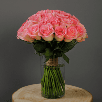 Bunch of light pink Roses