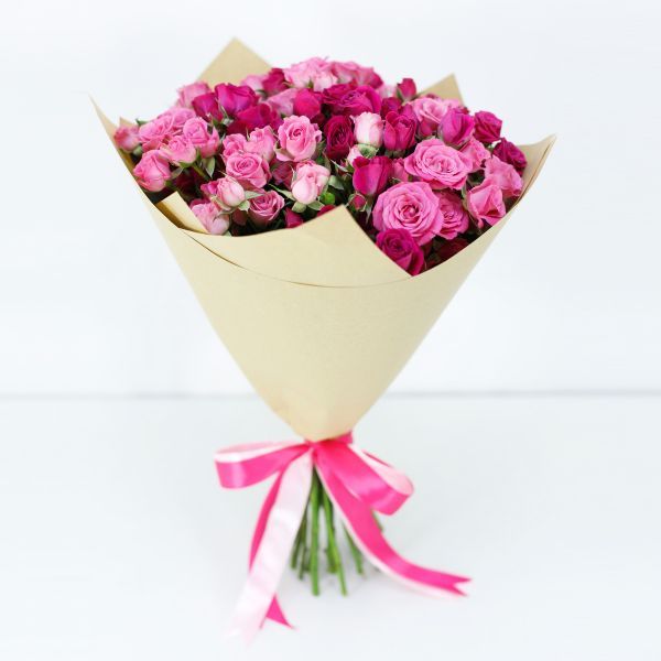 Order Now 10 STEM PINK SPRAY ROSES BOUQUET | Black Tulip Flowers Qatar