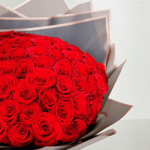 Red roses flower bouquet
