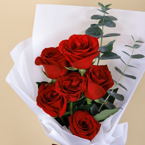 6 red roses bouquet