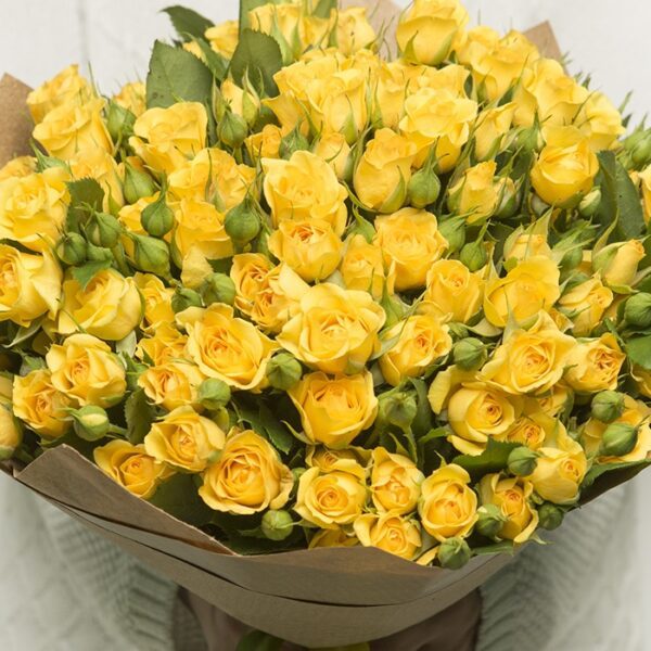 Yellow roses joyful hand bouquets