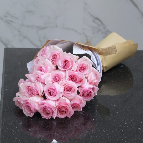 Send Bouquet of Pink Roses in qatar