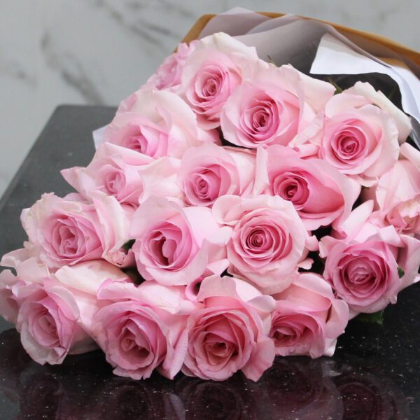 Send Bouquet of Pink Roses in doha