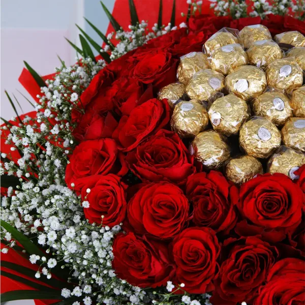 Queen of red roses bouquet