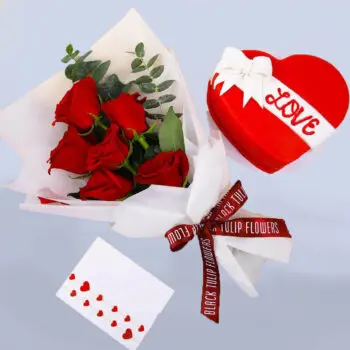 Cutie Bouquet with Cake In a Heart Shape Online