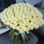 Tempting white roses bouquet2