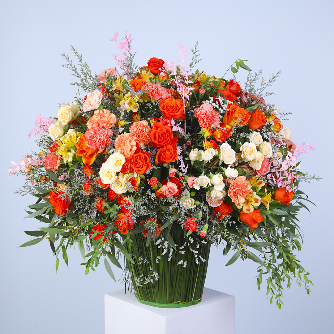 Vibrant Colours Elegent Centerpiece