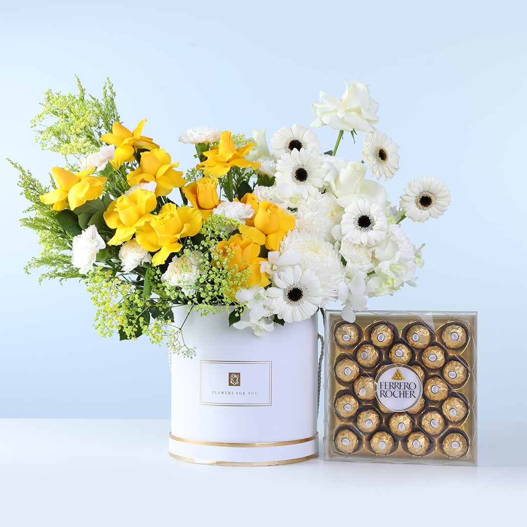 Golden White Bloom Arrangement Ferrero 24 Pcs